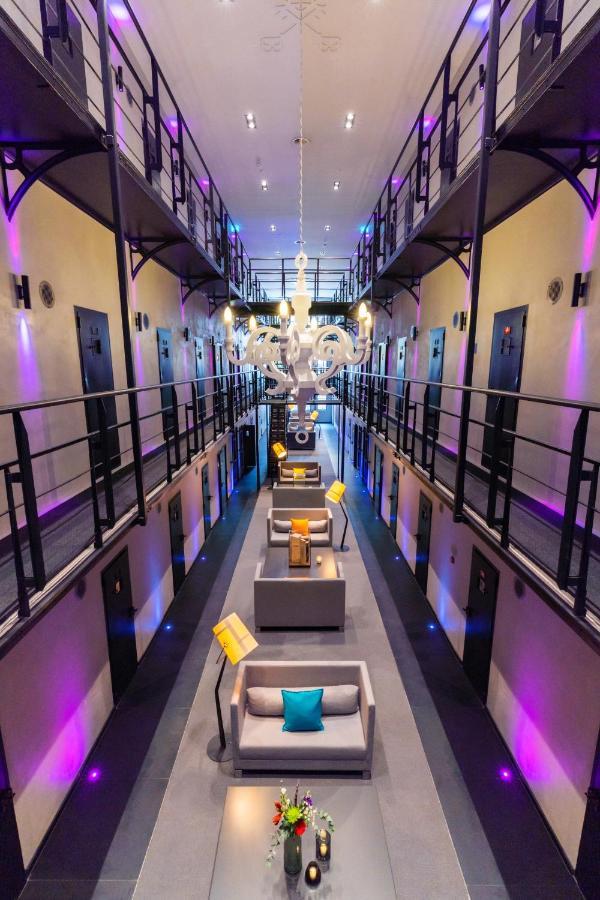Het Arresthuis Roermond Exterior photo Interior of the hotel